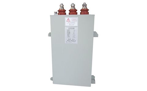 電容器在直流穩(wěn)態(tài)電路中可有電流通過？